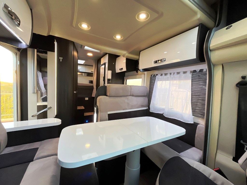 camper-benimar-mileo242-seminegrale-lettotrasversale-basculane-5posi-usato-barberacaravan-castelboglione-at-8