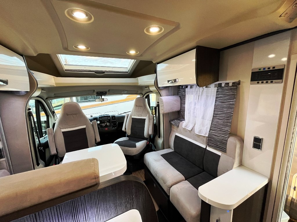 camper-benimar-mileo242-seminegrale-lettotrasversale-basculane-5posi-usato-barberacaravan-castelboglione-at-9