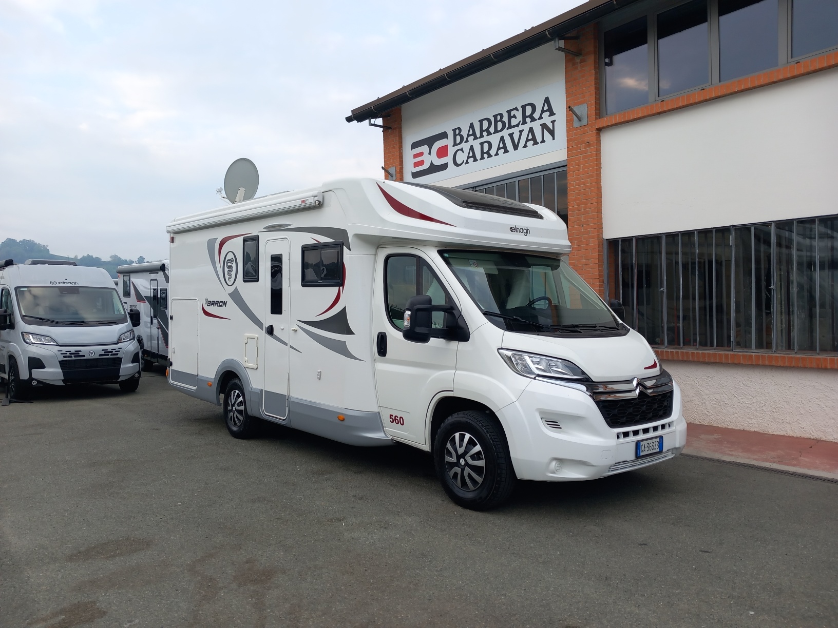 elnagh-baron 560-corto-barsculante-trasversale-usato-barberacaravan-castelboglione-at-1