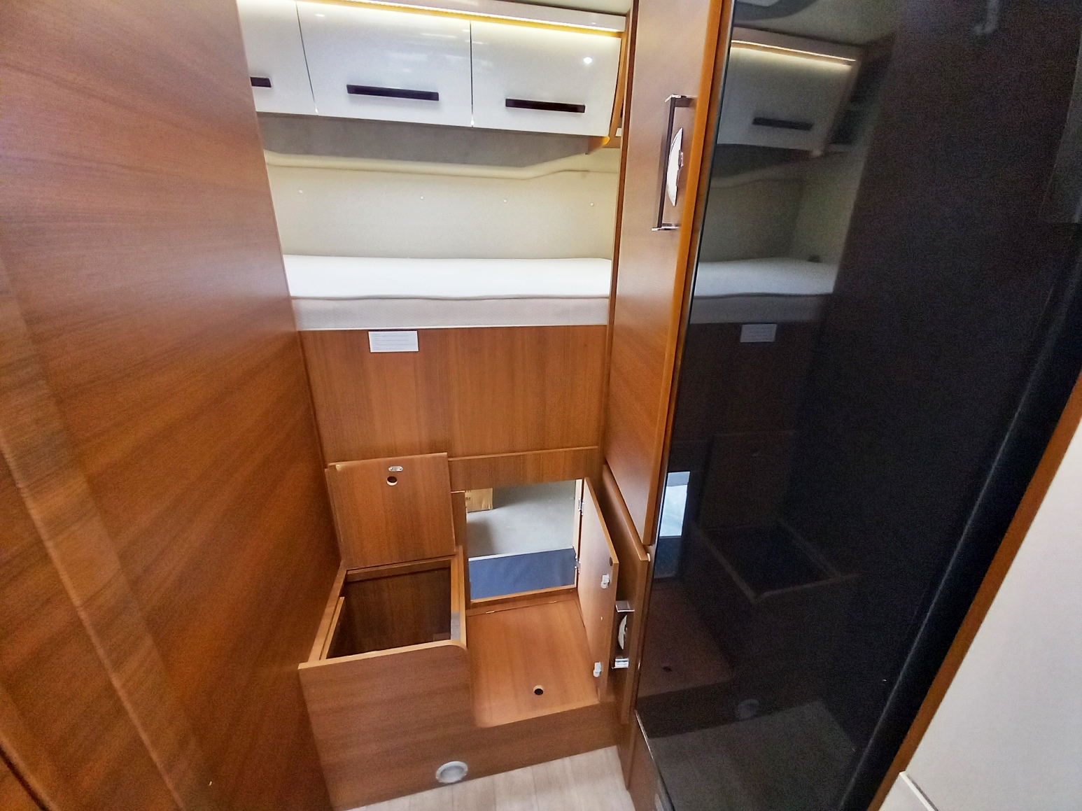 elnagh-baron 560-corto-barsculante-trasversale-usato-barberacaravan-castelboglione-at-13