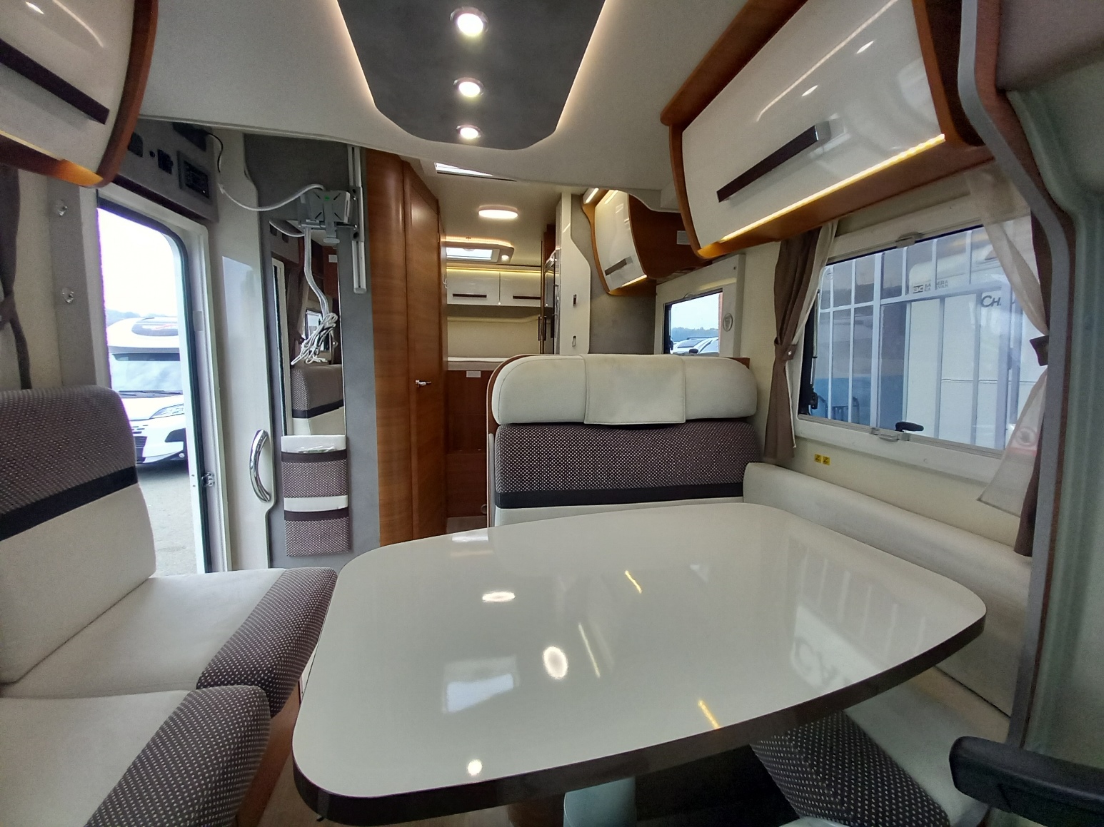 elnagh-baron 560-corto-barsculante-trasversale-usato-barberacaravan-castelboglione-at-6