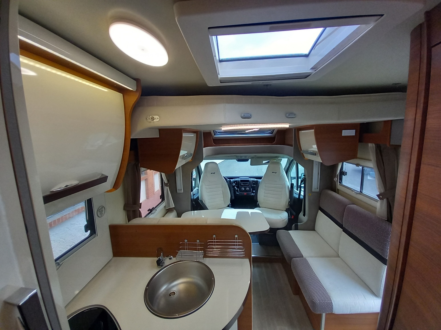 elnagh-baron 560-corto-barsculante-trasversale-usato-barberacaravan-castelboglione-at-7