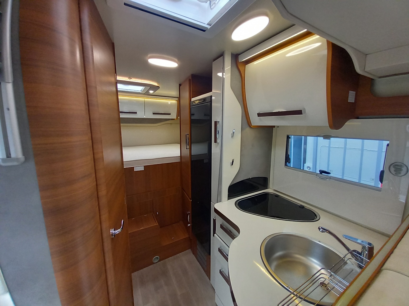 elnagh-baron 560-corto-barsculante-trasversale-usato-barberacaravan-castelboglione-at-8